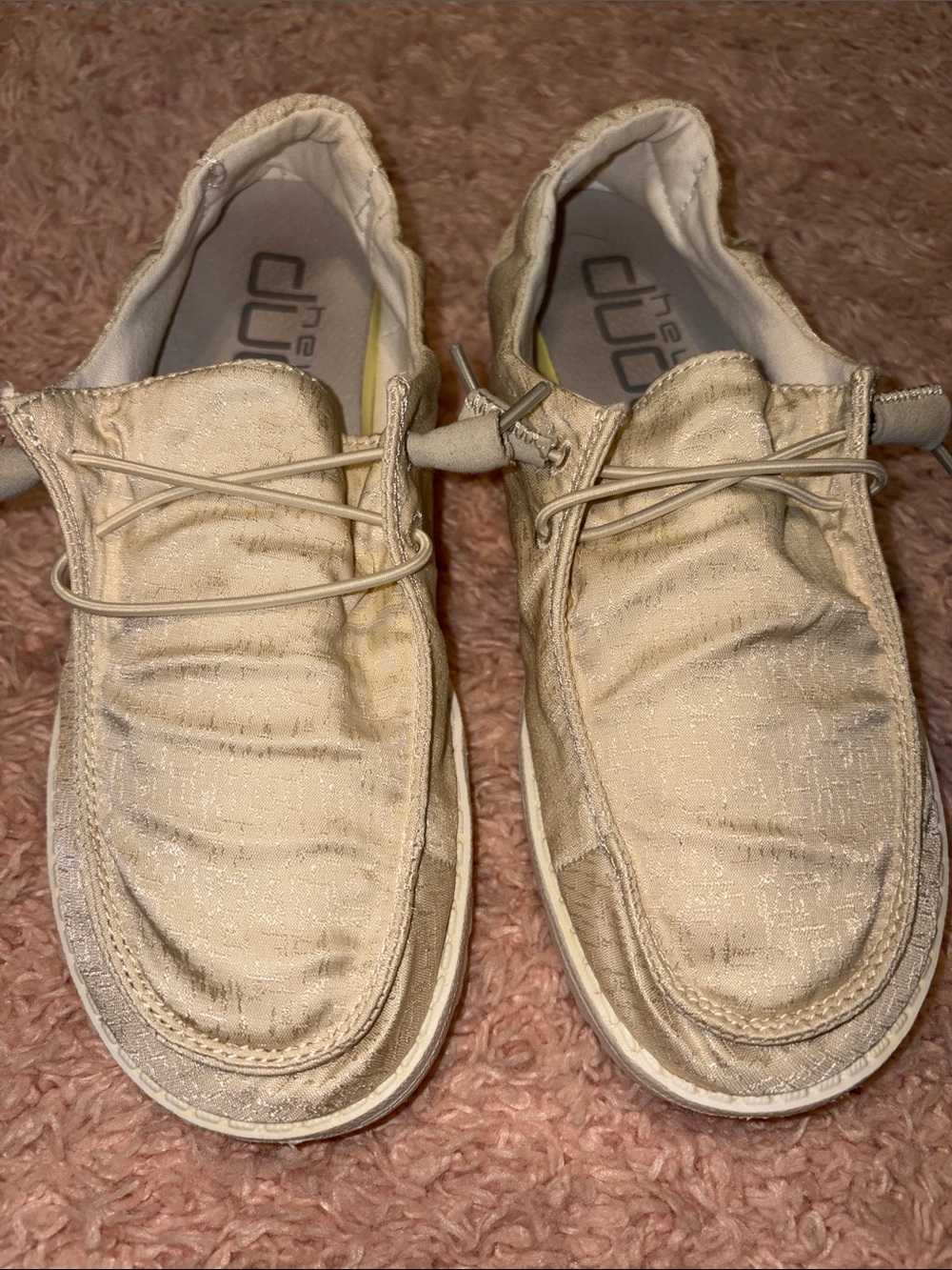 Hey Dude Wendy Linen Satin Beige
Sparkling Ivory Sneaker size Women’s 7